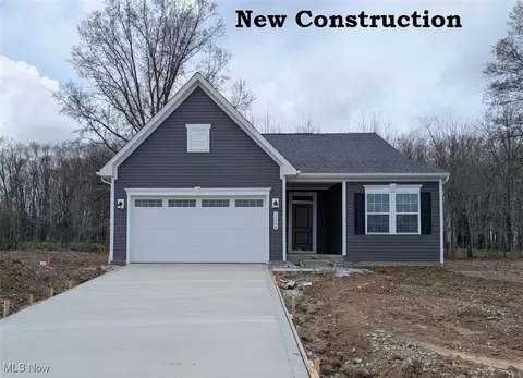 15264 Woodsong Dr, Middlefield, OH 44062