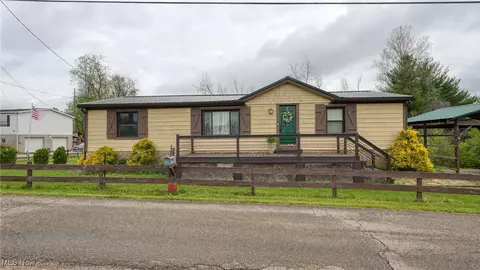 2441 Ohio Ave, Cambridge, OH 43725
