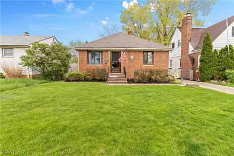 5225 Roseside Dr, Parma, OH 44134