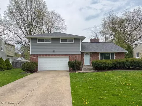 295 Pembroke Rd, Fairlawn, OH 44333