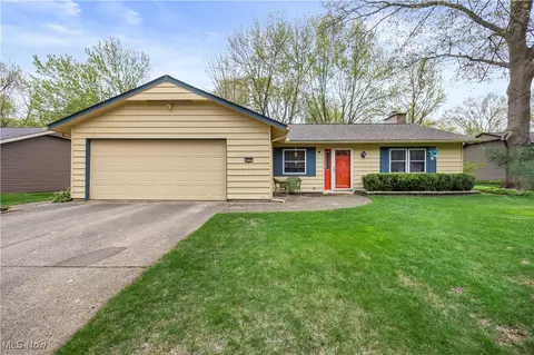 5791 Creekside Ln, North Ridgeville, OH 44039