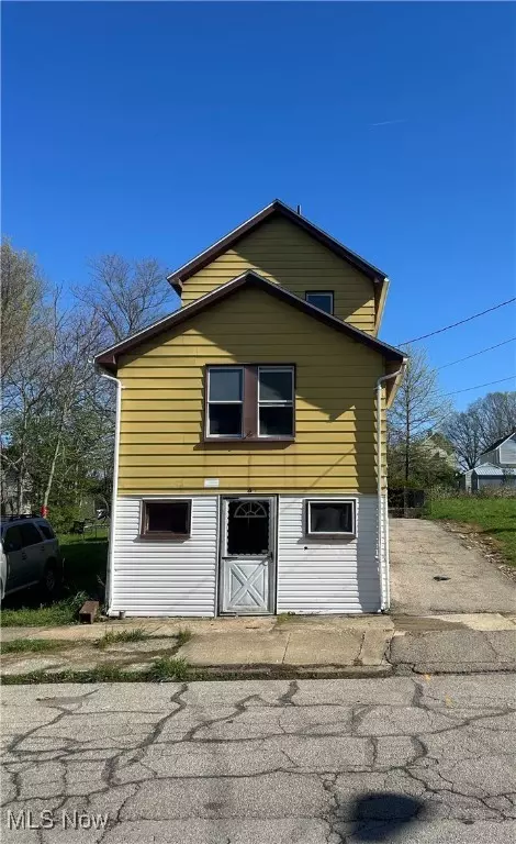 16 Tremble Ave, Campbell, OH 44405