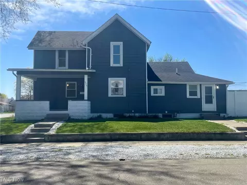 353 N 11th St, Coshocton, OH 43812
