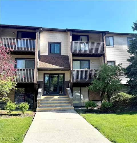 27441 Westown Blvd #1811, Westlake, OH 44145
