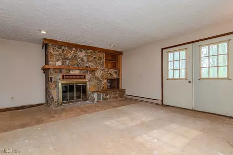 Living - 4467 River Rd, Perry, OH 44081 photo 2 of 5