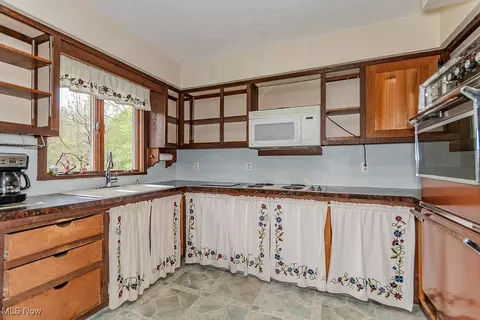Kitchen - 4467 River Rd, Perry, OH 44081 photo 2 of 2