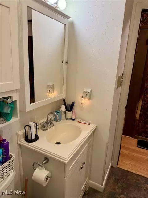Bath - 351 View Point Ln, Wheeling, WV 26003 photo 2 of 2