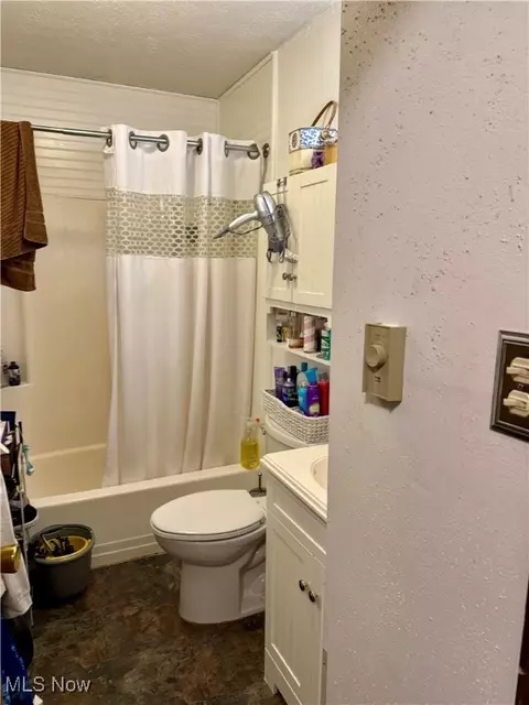 Bath - 351 View Point Ln, Wheeling, WV 26003 photo 1 of 2