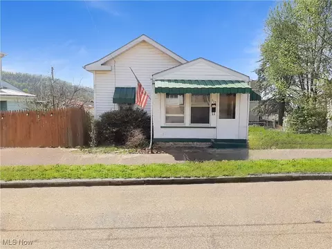 512 W Vine St, Martins Ferry, OH 43935