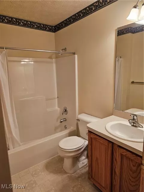 Bath - 515 Heatherwoods Dr, Elyria, OH 44035 photo 1 of 2