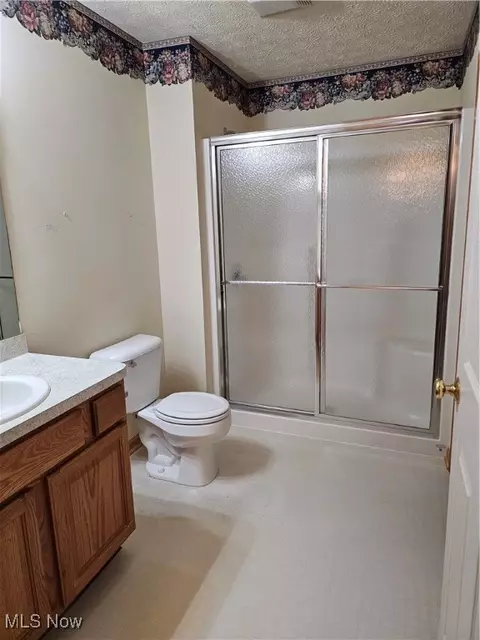 Bath - 515 Heatherwoods Dr, Elyria, OH 44035 photo 2 of 2
