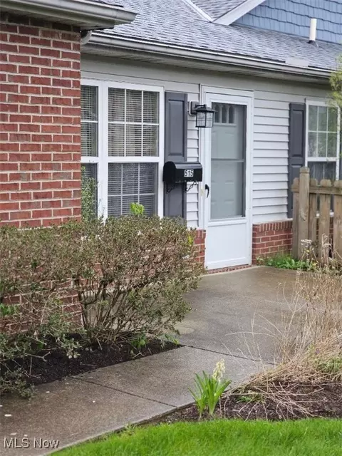 515 Heatherwoods Dr, Elyria, OH 44035