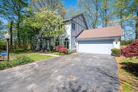 22229 Arbor Cliff Ln, Rocky River, OH 44116