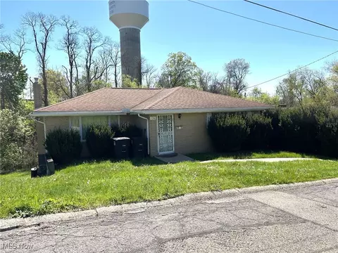 136 Cunningham Dr, Steubenville, OH 43952