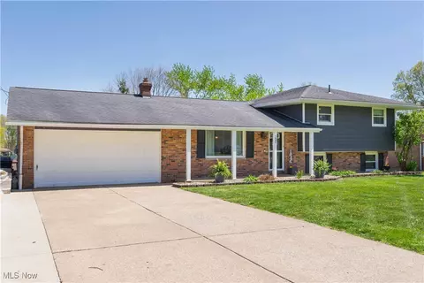 1646 Carriage Hill St NW, Massillon, OH 44646