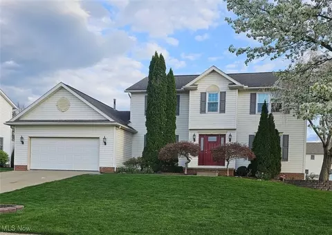 1498 Wisteria Ave SW, Hartville, OH 44632