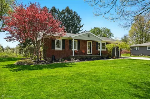 543 Janet Dr, Canfield, OH 44406