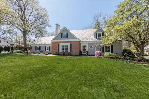 4944 Middledale Rd, Lyndhurst, OH 44124