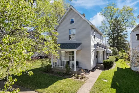 826 7th St SW, Massillon, OH 44647