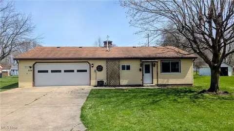 526 Shackson St, Conneaut, OH 44030