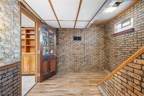 Entry Way - 343 Wayne Ave, Akron, OH 44301 photo 5 of 5