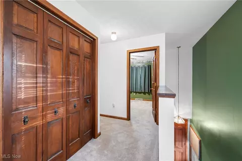 Entry Way - 343 Wayne Ave, Akron, OH 44301 photo 4 of 5