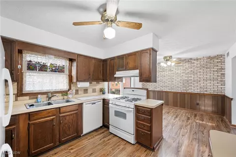 Kitchen - 343 Wayne Ave, Akron, OH 44301 photo 1 of 2