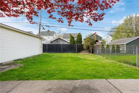 Exterior - 343 Wayne Ave, Akron, OH 44301 photo 4 of 6