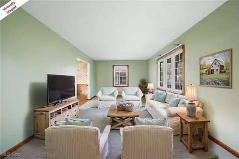 Living - 343 Wayne Ave, Akron, OH 44301 photo 2 of 4