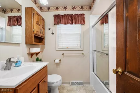 Bath - 343 Wayne Ave, Akron, OH 44301 photo 1 of 1