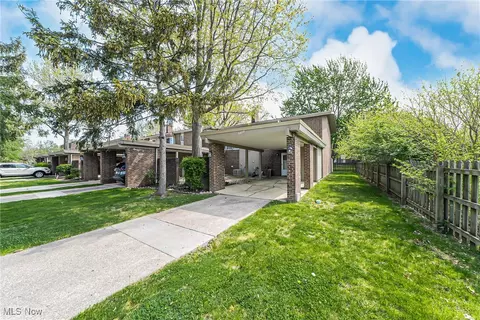 9459 Central Park Blvd, Olmsted Falls, OH 44138