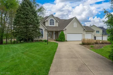 2943 Crown Pointe Dr, Stow, OH 44224