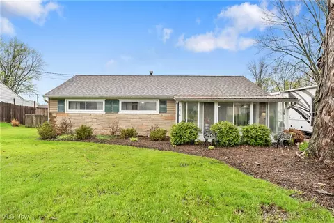9878 Ridgewood Dr, Twinsburg, OH 44087
