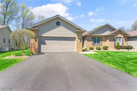 409 Pin Oak Pl, Campbell, OH 44405