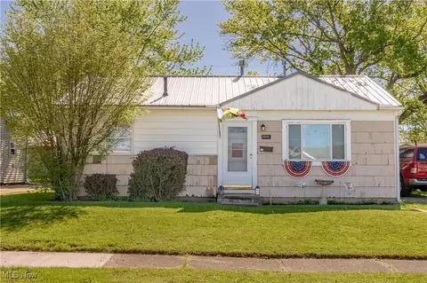 2414 Endrow Ave NE, Canton, OH 44705