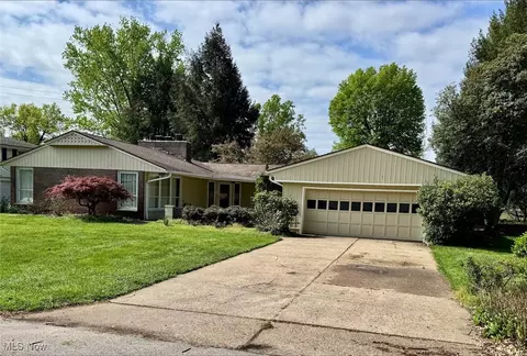 28 Willowbrook Dr, Parkersburg, WV 26104