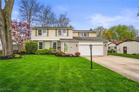 8040 Aquadale Dr, Boardman, OH 44512