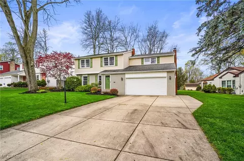 8040 Aquadale Dr, Boardman, OH 44512 photo 2