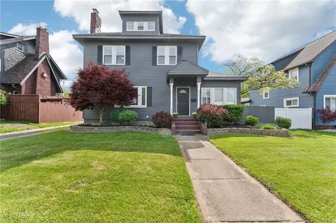 497 Sunset View Dr, Akron, OH 44320