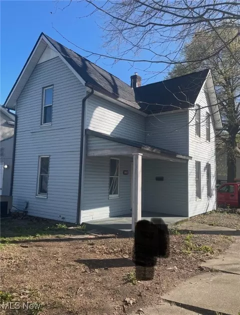 136 W 7th St, Dover, OH 44622