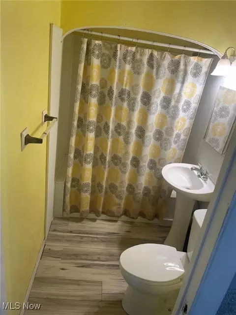 Bath - 136 W 7th St, Dover, OH 44622 photo 1 of 2