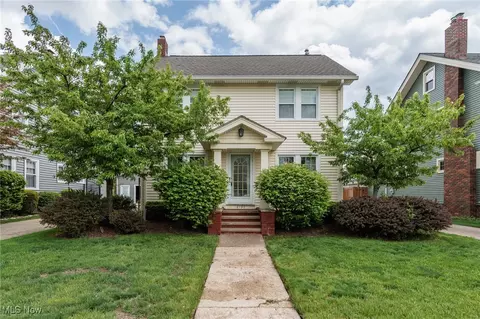 2193 Concord Dr, Lakewood, OH 44107