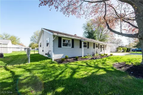 Exterior - 7275 Eric Dr, Mentor, OH 44060 photo 5 of 11