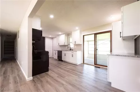 Entry Way - 7275 Eric Dr, Mentor, OH 44060 photo 1 of 4