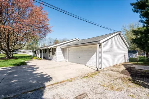 Exterior - 7275 Eric Dr, Mentor, OH 44060 photo 4 of 11