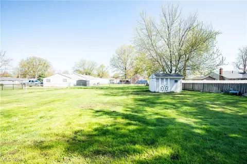 Exterior - 7275 Eric Dr, Mentor, OH 44060 photo 8 of 11