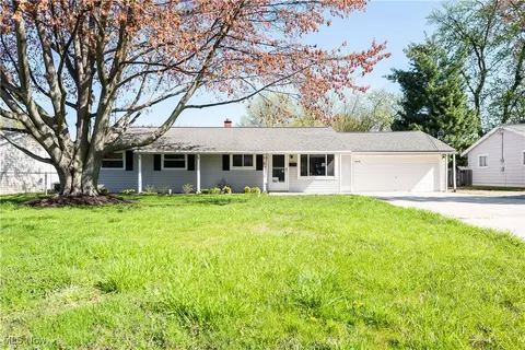 Exterior - 7275 Eric Dr, Mentor, OH 44060 photo 3 of 11