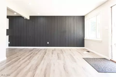 Living - 7275 Eric Dr, Mentor, OH 44060 photo 2 of 2