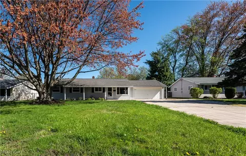 7275 Eric Dr, Mentor, OH 44060