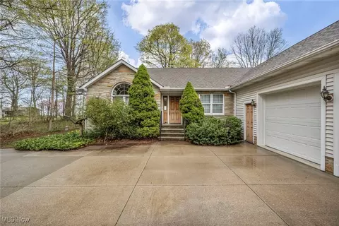 1126 Lake Rd, Conneaut, OH 44030